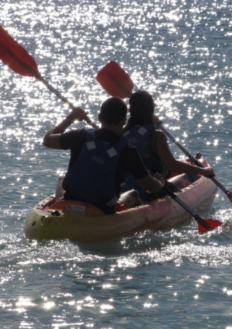 Kayak en el Mar, en la Cueva del Llop